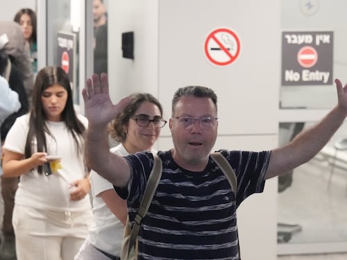 Il comandante, il CEO, i piloti “in borghese”, il dentista: chi sono gli eroi del volo Flydubai