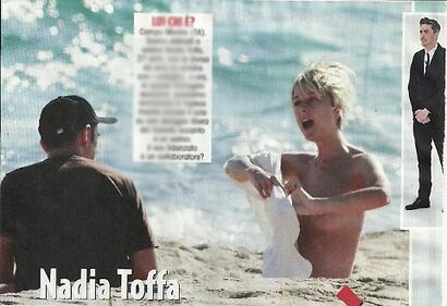 Il topless di Nadia Toffa sulla spiaggia di Campo Marino 1