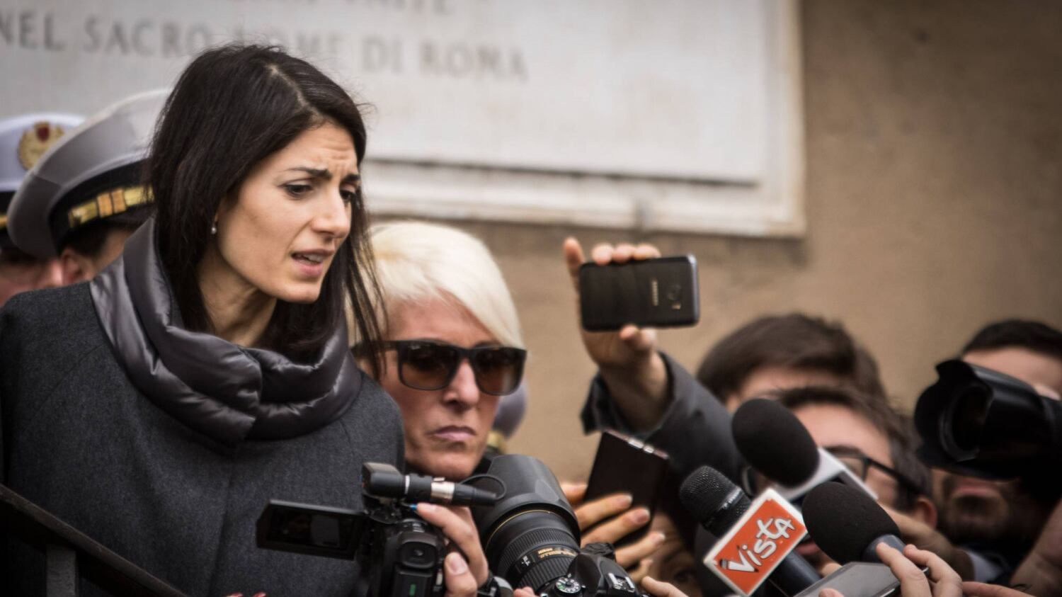 La Raggi ascolta l'audio e molla Berdini: "La fiducia è lesa"
