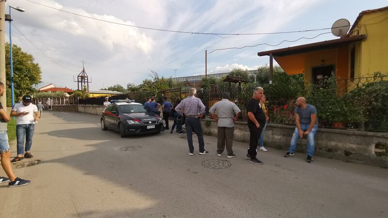 Coppia trovata morta nel Napoletano: i carabinieri sul posto 9