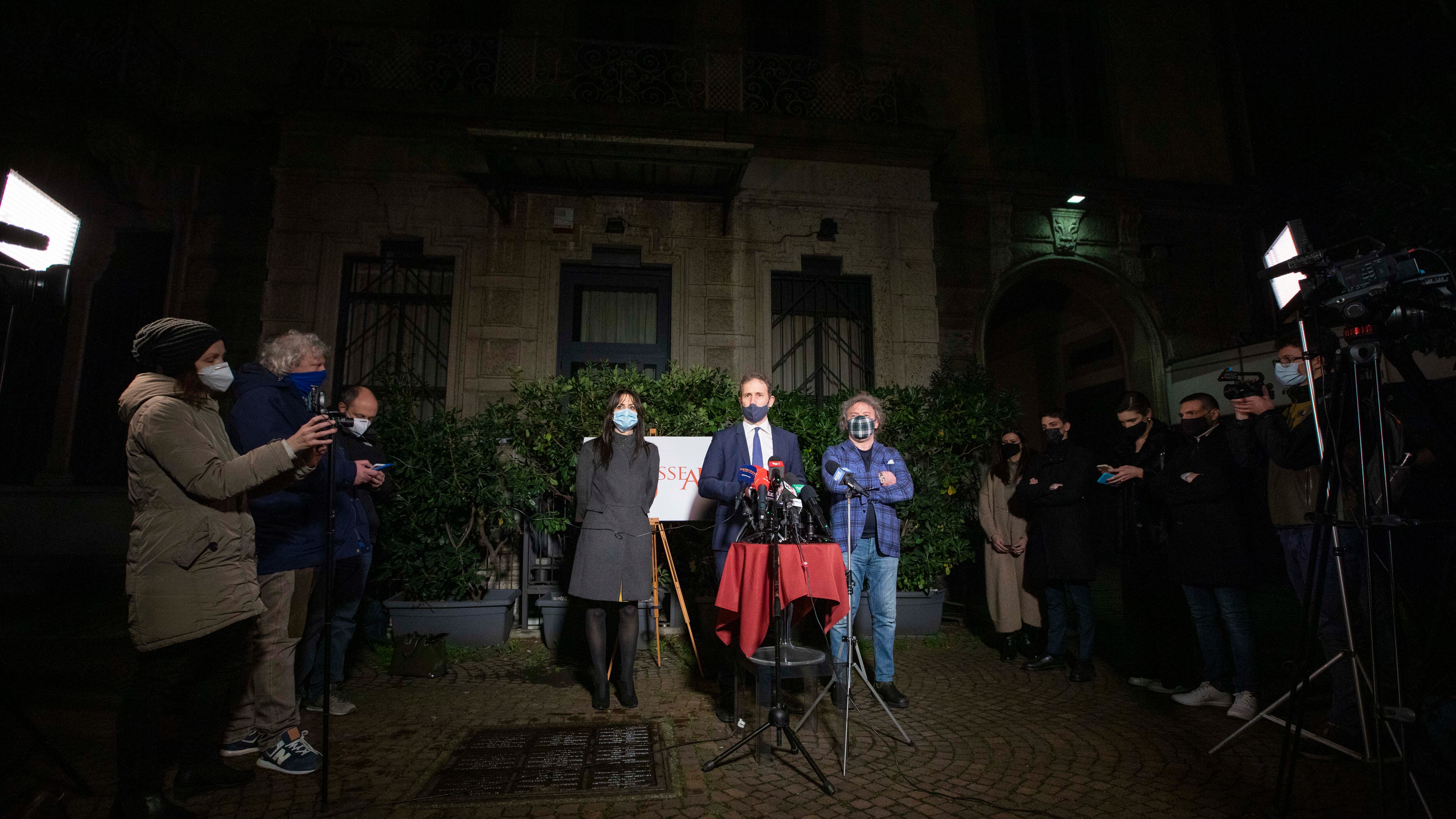 Il video choc di Grillo, il colpo vincente di Casaleggio, il sondaggio: così è morto il M5S