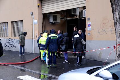 Cologno monzese, maxi-rogo in una cartiera 7