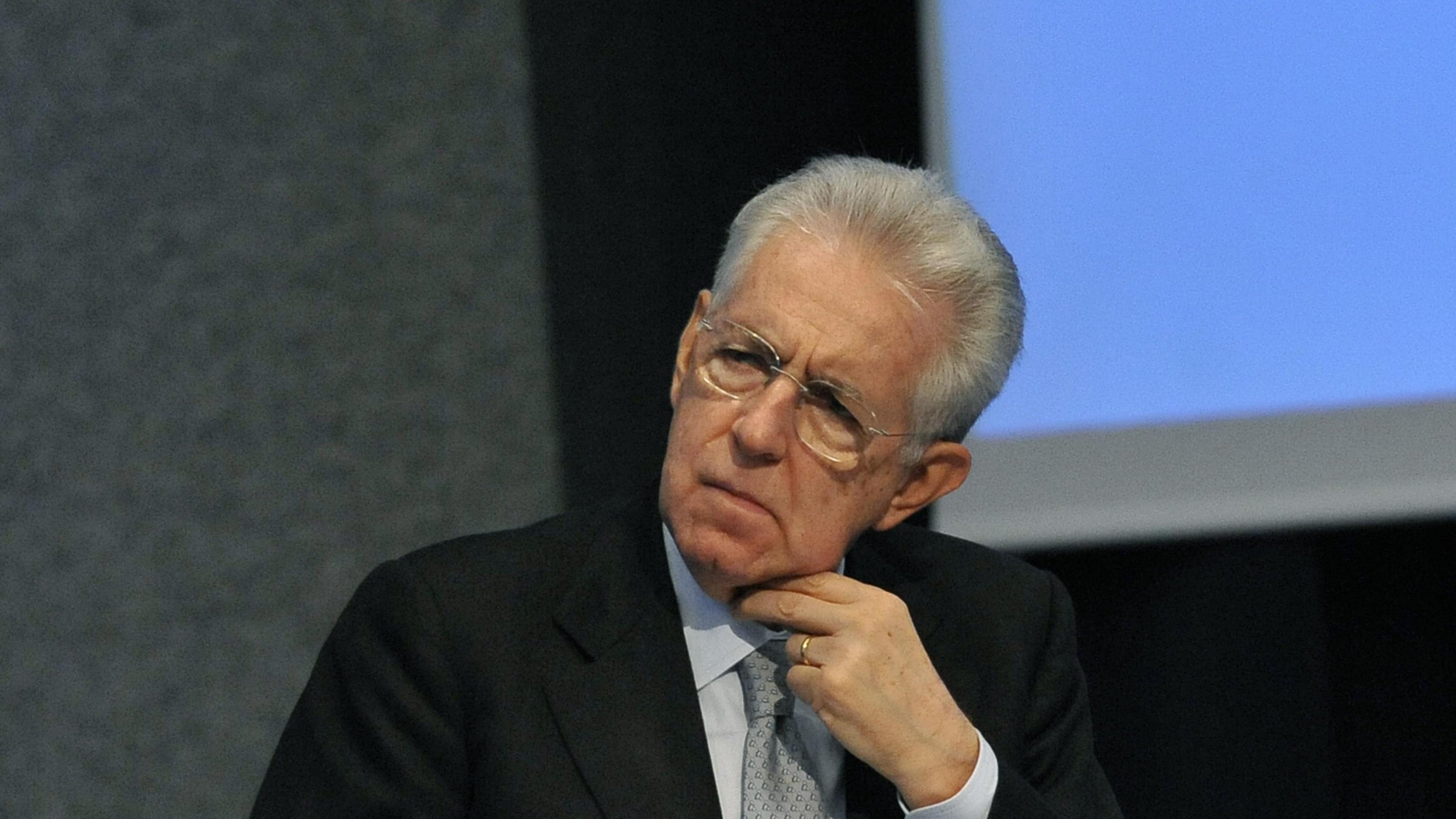 Monti a una rivista francese: "Corruzione e nepotismo profondamente radicate nella mentalità italiana"