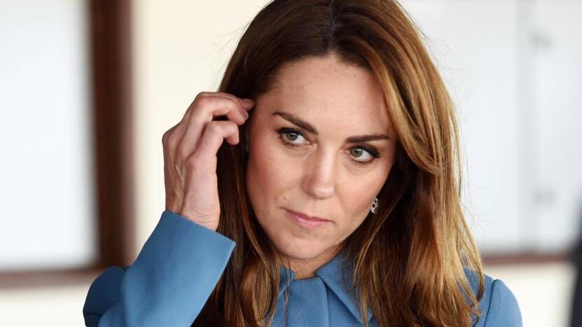 Vestito rosso fuoco per Kate Middleton e il look fa impallidire la duchessa di Sussex