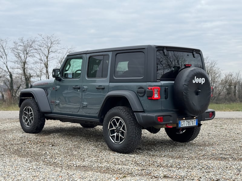 Jeep Wrangler Rubicon 2025: la gallery del 2.0 turbo benzina 9