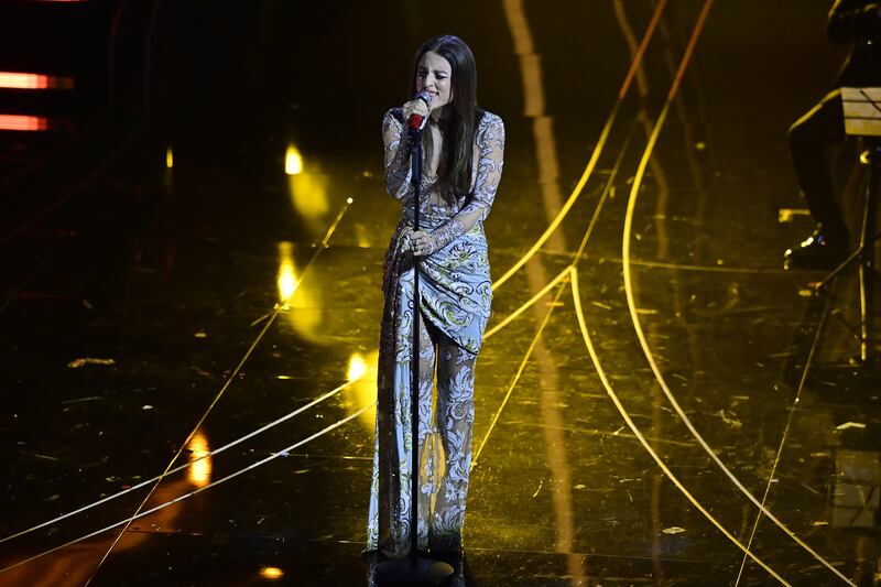 Sanremo 2024: ecco il look della quarta serata del Festival di Angelina Mango 5