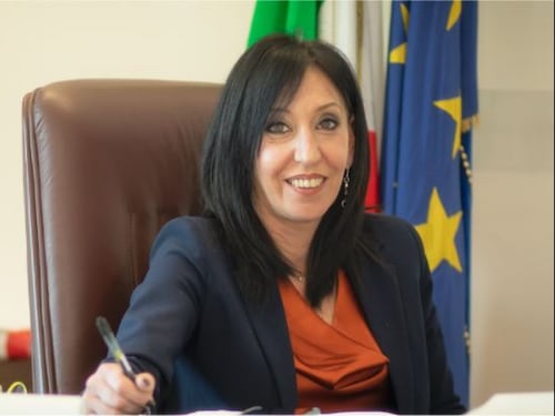 "Ha visto il video di Grillo Jr?". Salvini chiede le dimissioni della sottosegretaria