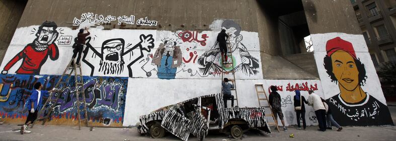 Egitto, graffiti contro Morsi 3
