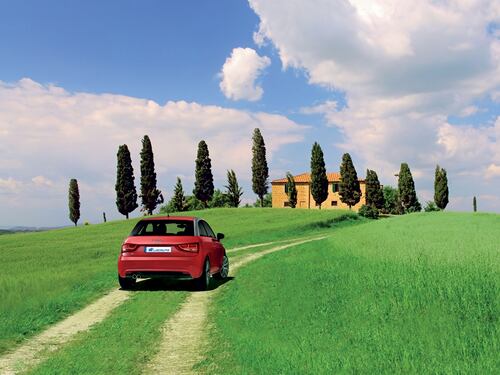 Vacanze in ville e casali con l'auto a noleggio per scoprire l'Italia