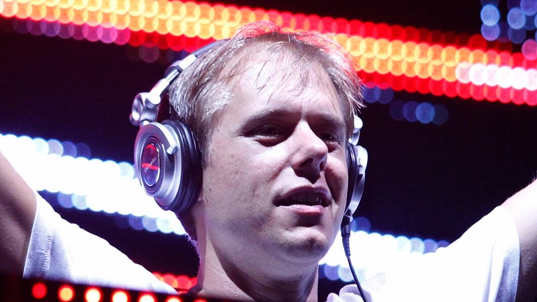 Van Buuren: "Il gesto di Avicii? Segnale per tutti"