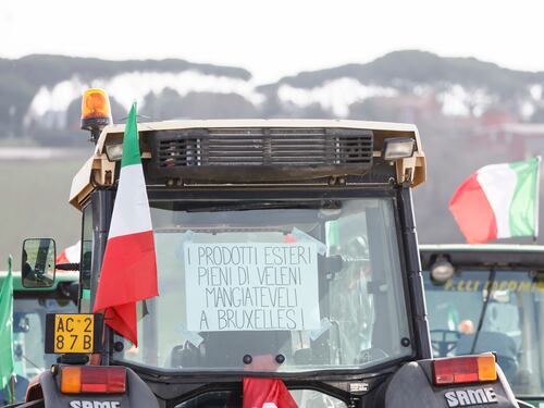 Le immagini del corteo dei trattori verso Roma