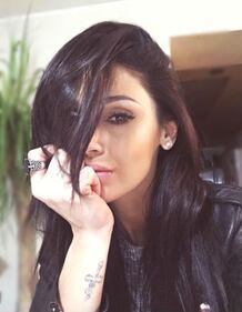 Anna Tatangelo sexy al sole 9