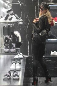 Paris Hilton shopping 11