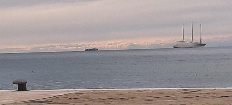 La Bora imperversa a Trieste: oltre al forte vento anche la pioggia 2