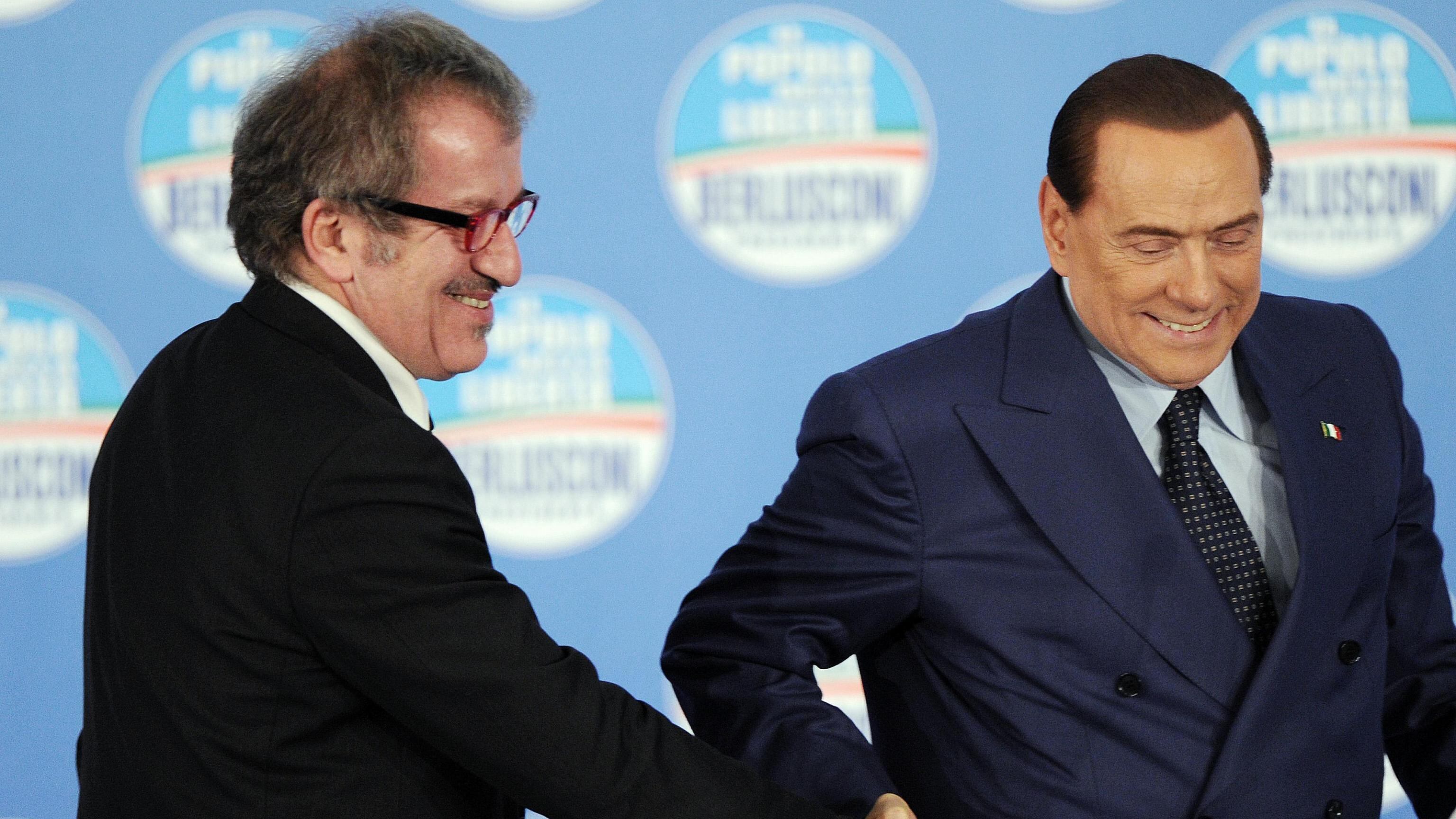 Telefonata Silvio-Bobo, poi l'abbraccio sul palco