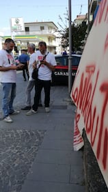 Lavoratori senza stipendio protestano sotto casa del ministro Di Maio: "Uè Uè Di Maio, allora?" 4