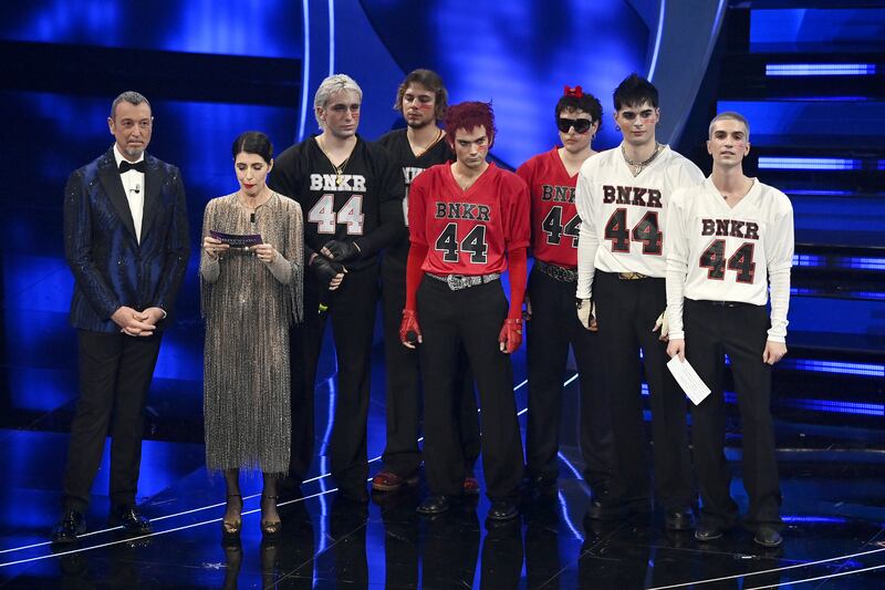 Sanremo 2024: ecco il look della seconda serata del Festival dei Bnkr44 1