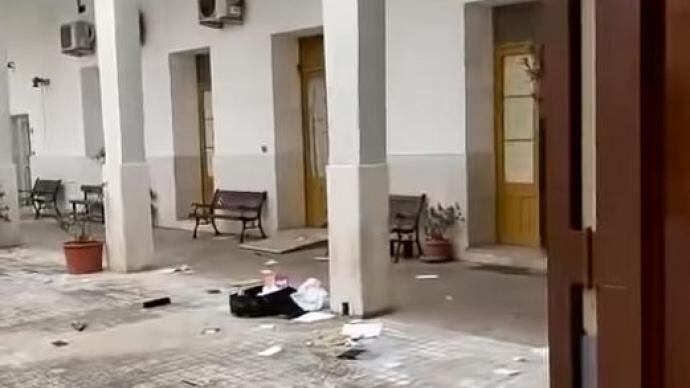 Grida "Allah Akbar" e sfonda la porta: magrebino devasta il convento