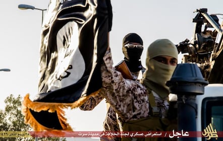 L'Isis sfila a Sirte: ecco la parata in pieno giorno 11