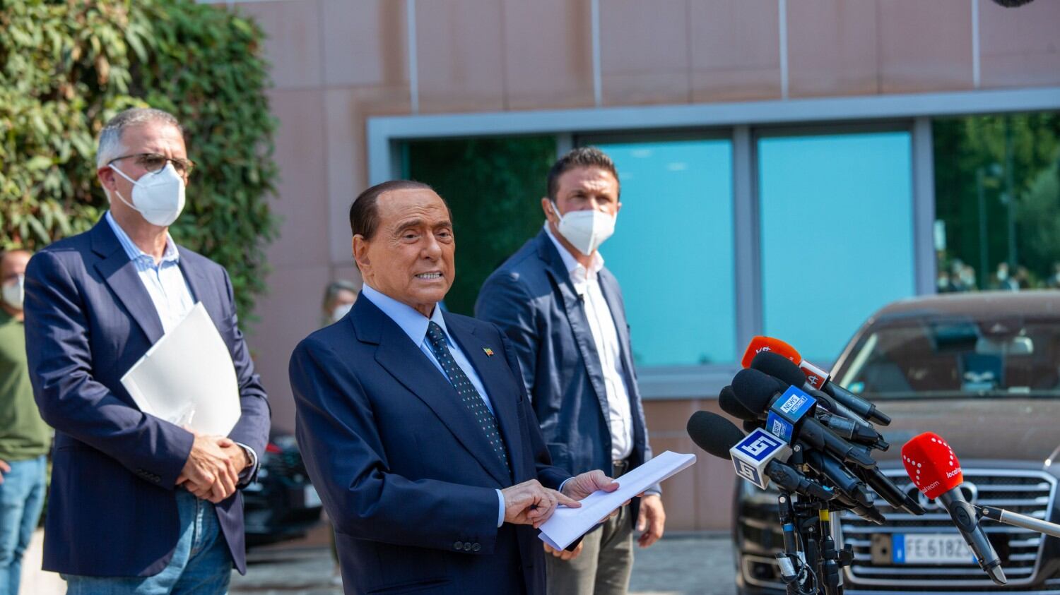 Berlusconi negativo al secondo tampone: andrà alle nozze del figlio Luigi?
