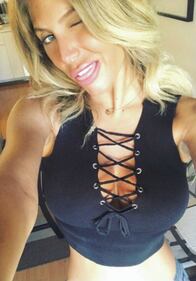 Paola Caruso, scollatura sexy 15