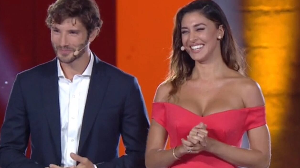 Belen Rodriguez bacia Stefano ma qualcuno non le crede: "Volete fare solo gossip"