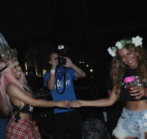 Beyoncé e Nicki Minaj insieme nel video di "Feeling Myself" 10