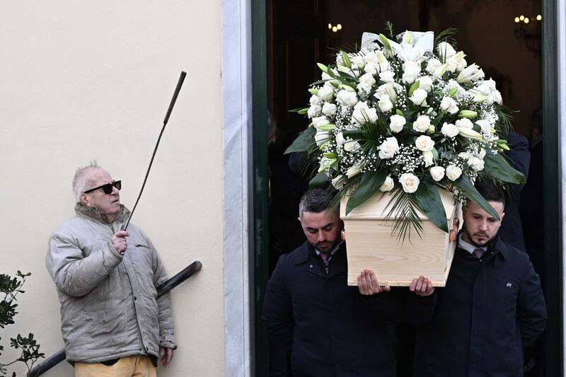 Genova si stringe attorno al dolore dei familiari di Emanuele Galeppini:le esequie della giovane vittima del rogo di Capodanno 2