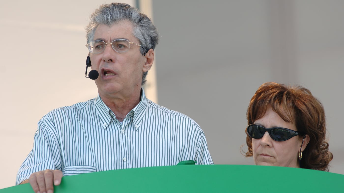La vita privata di Umberto Bossi: i due matrimoni e l’amore per i quattro figli