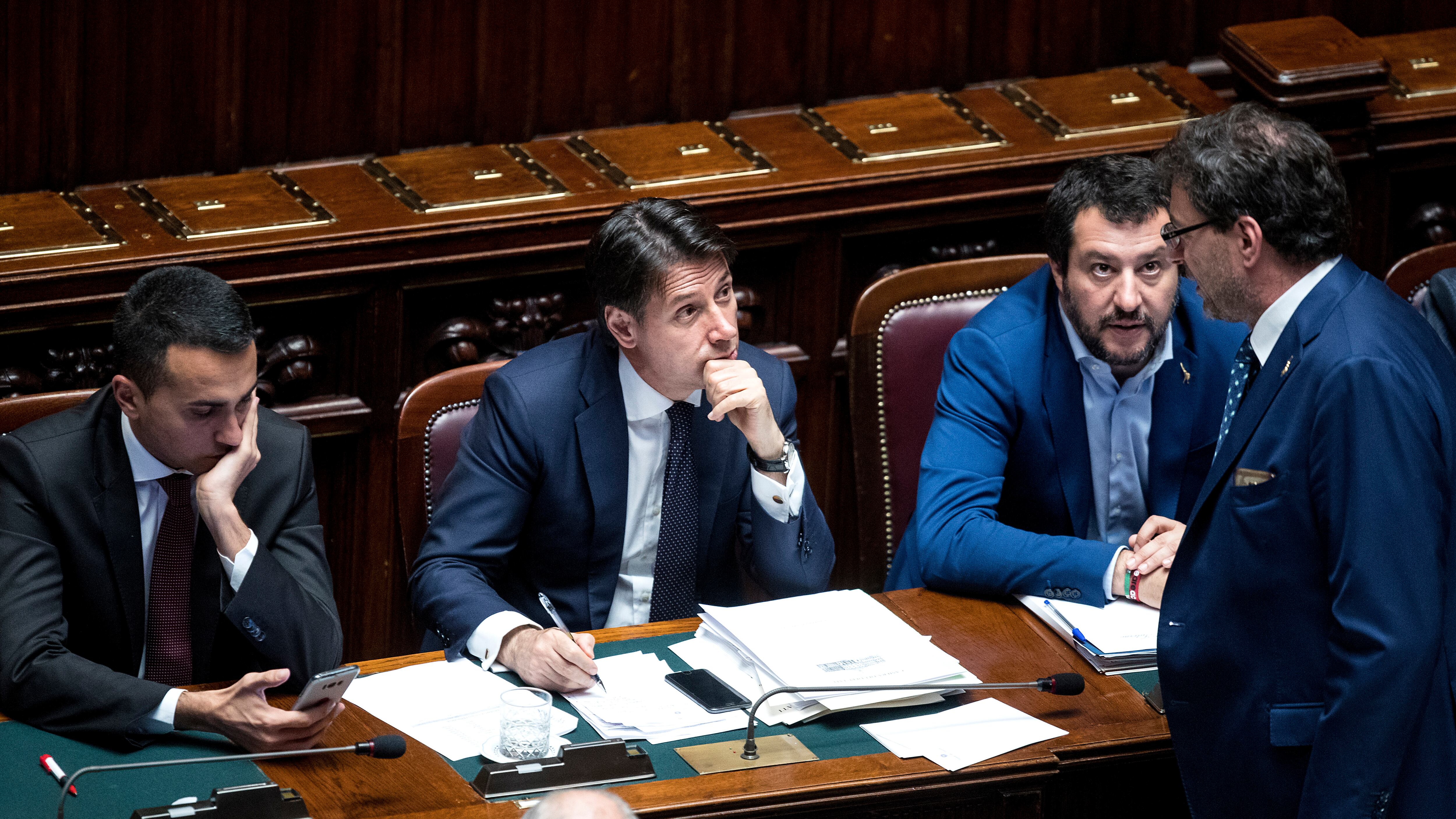 Migranti, Conte convoca d'urgenza un vertice: "Irritato da Salvini"