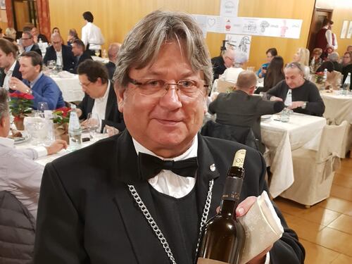 Solidarità, il vino (e i sommelier) rimettono in piedi il Paese