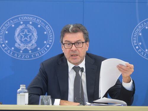 Meloni difende la manovra: "Da noi scelte responsabili"