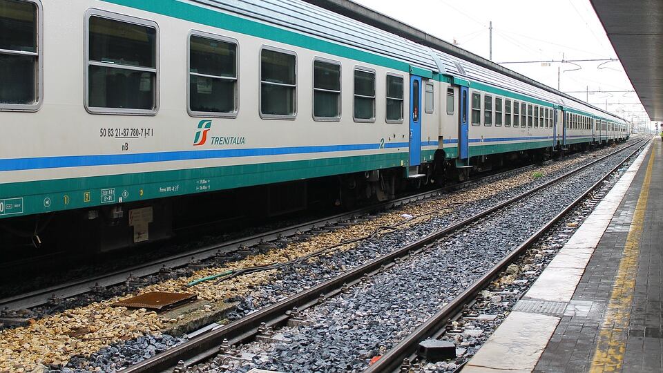 Lambrate, giovane 23enne muore travolto da un treno