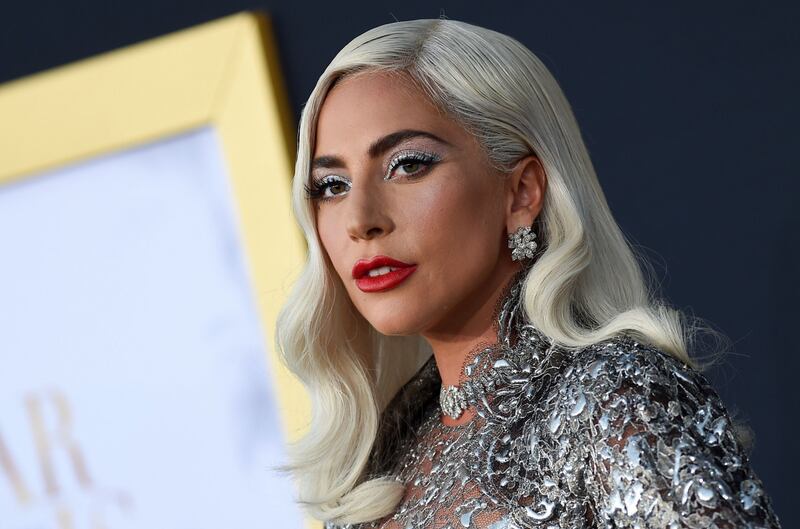 Lady Gaga, scollatura hot alla première 9
