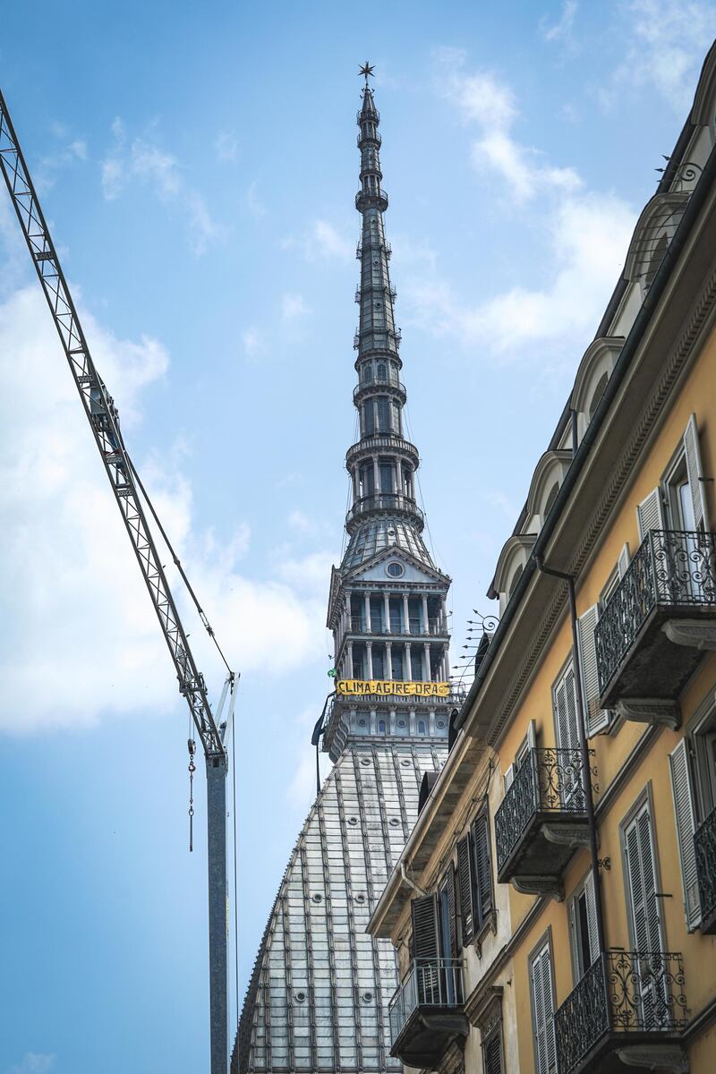 Extinction Rebellion occupa la Mole Antonelliana: le immagini da Torino 3