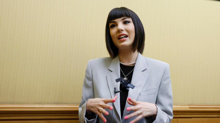 "Banale, insulto agli scrittori". Giorgia Soleri scontenta un po' tutti