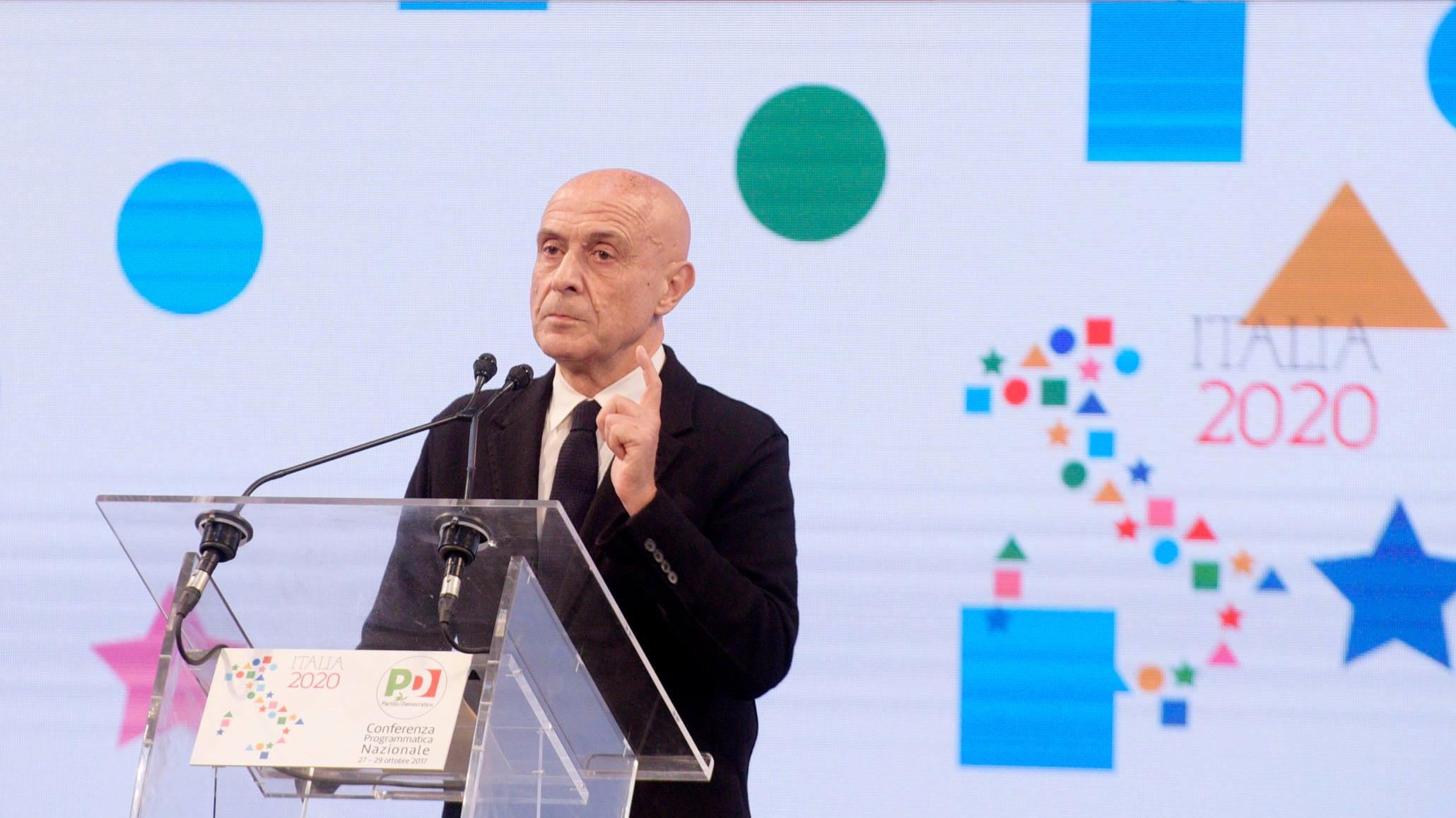 Minniti spinge lo ius soli: impegno solenne per il sì