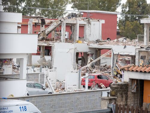 La fuga di gas, il boato "impressionante": crolla una palazzina