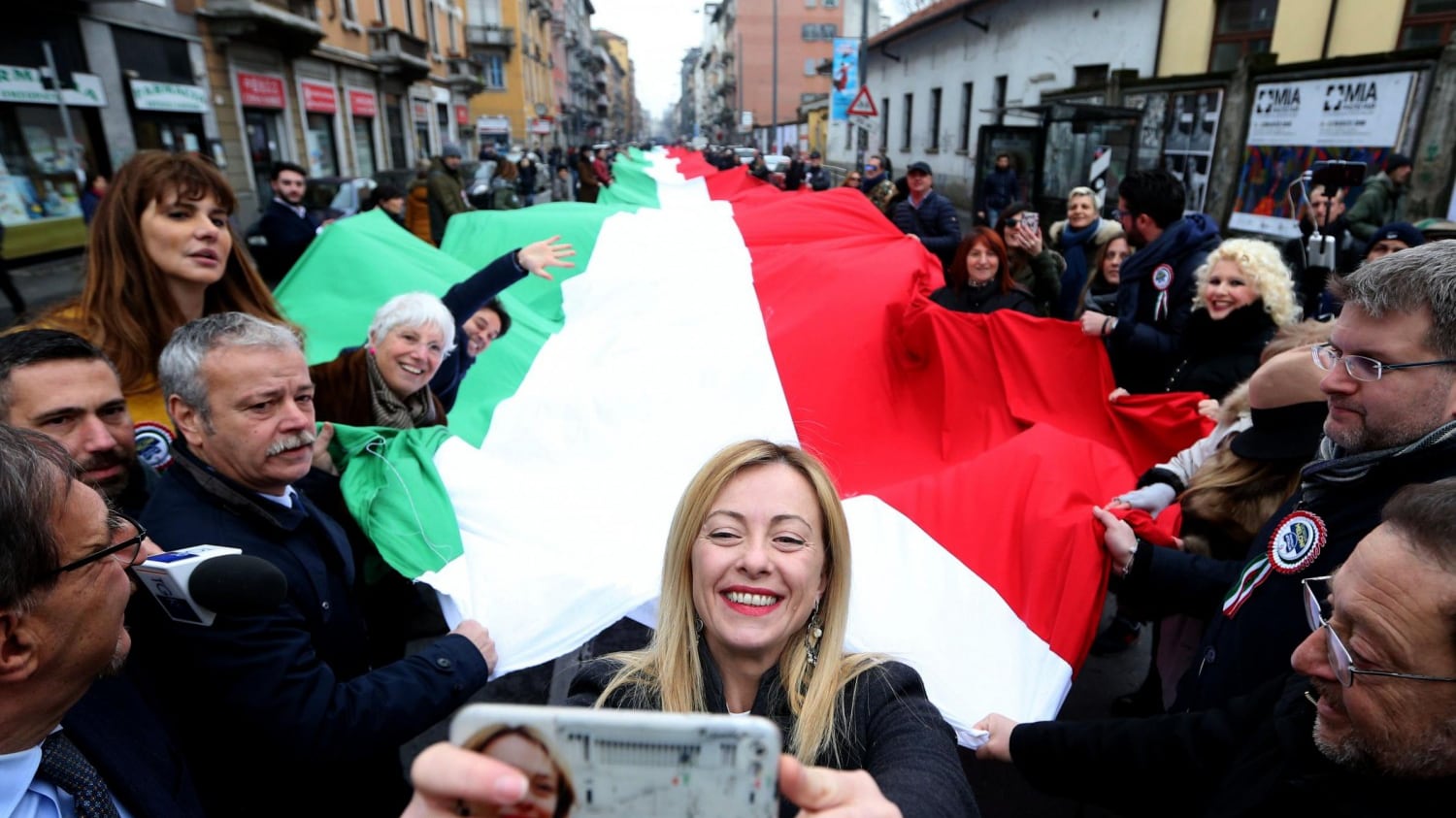 La Meloni intanto pensa al Def: dalla tassa al 15% agli asili aperti. Ecco i suggerimenti al premier
