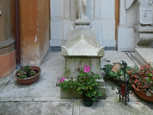 Caso Orlandi, le tombe del Cimitero Teutonico sono vuote