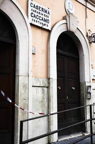 Roma, ordigno rudimentale contro la caserma dei carabinieri 1