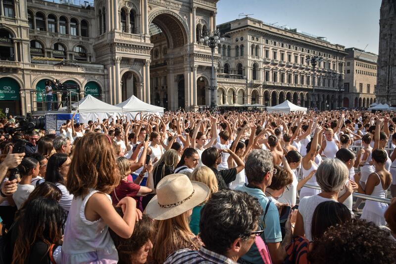 Il "Ballo in Bianco" in piazza Duomo 4