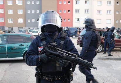 I gendarmi entrano in azione a Trèbes 2