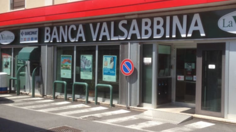 L'ultima banca che compra sportelli