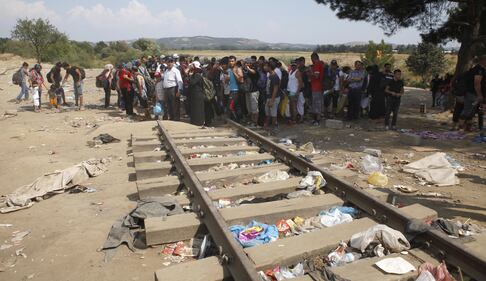 Macedonia, l'assalto dei clandestini ai treni per l'Europa 11