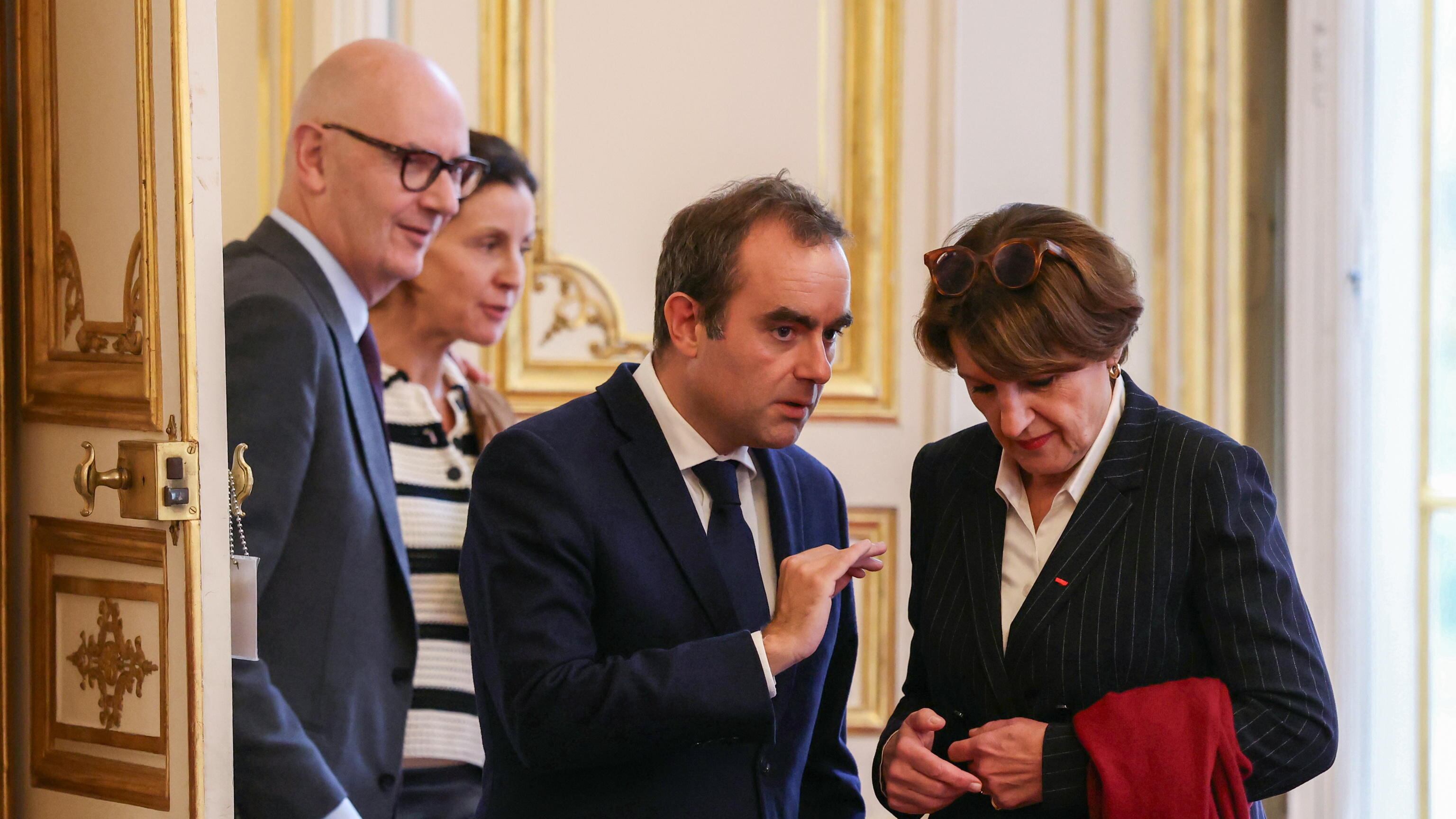 Lecornu riparte dai tecnici e già rischia