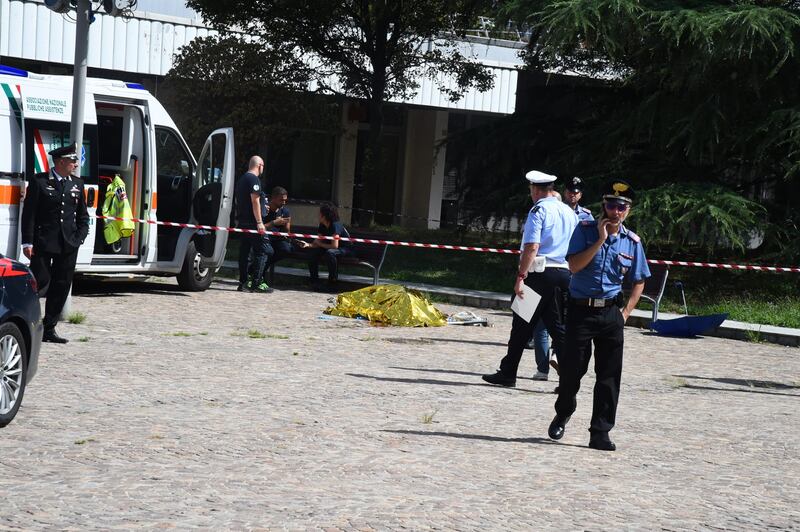 Orrore a Collegno (Torino), 81enne spara alla moglie e si uccide. Le immagini della scena 1