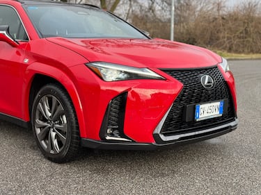 Lexus UX 300h: guarda la gallery del crossover premium giapponese 6