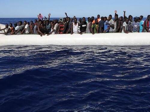 Più soldi per fermare i migranti: il ricatto della Tunisia a Roma