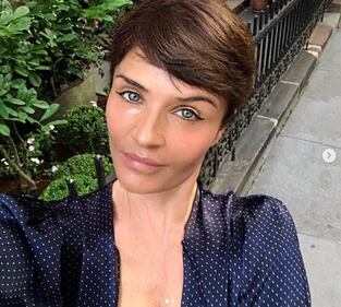 Helena Christensen seducente al sole  3